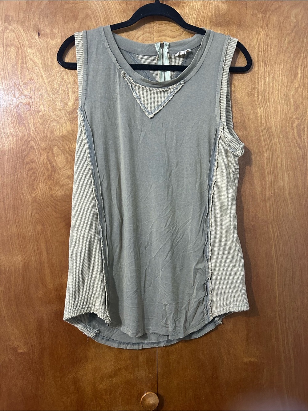 POL Olive/Sage Green Textured Sleeveless Tank Top